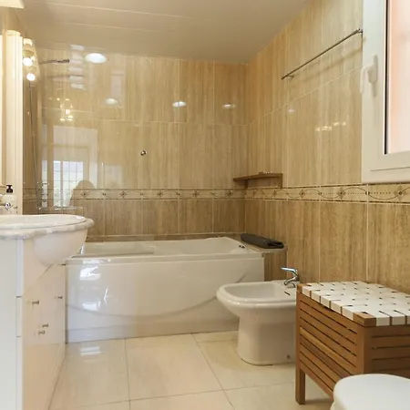 Bright Duplex With Pool トッサ・デ・マール