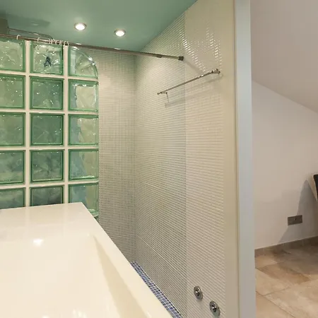 Apartamento Bright Duplex With Pool